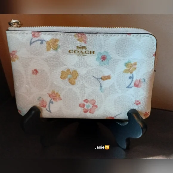 Coach Floral Signature Canvas corner zip Wristlet - Picture 4 of 8